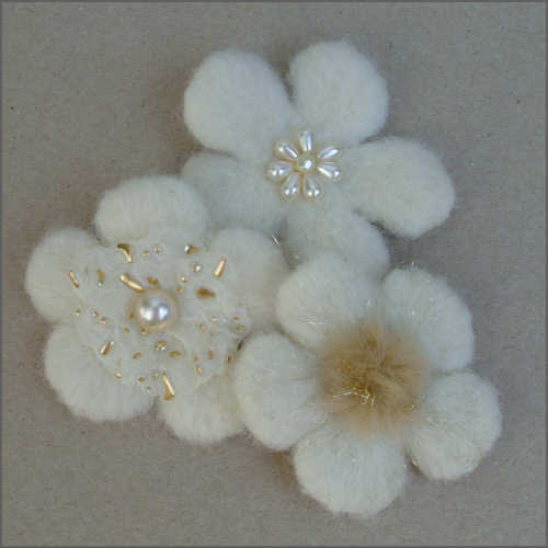 Tre filtrede blomst med knop